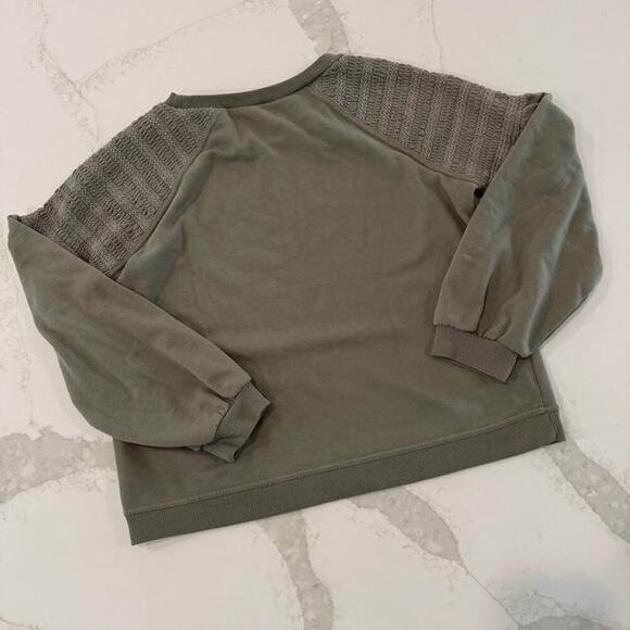 Cable & Gauge Cropped Sweatshirt Womens Medium Smocked Shoulder Army/Olive Green - Picture 5 of 8